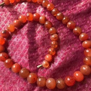 Single strand brown stone